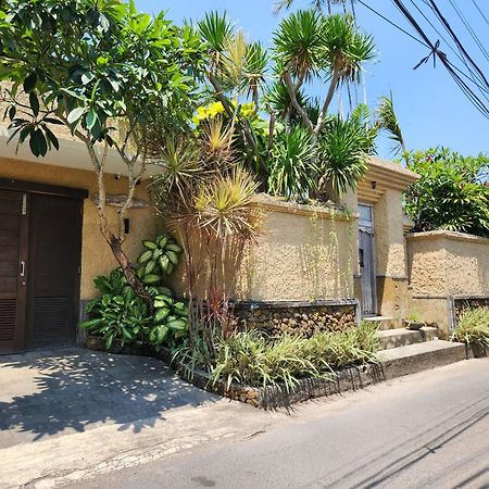 Villa Nesanur - Comfortable & Spacious Beachside Sanur Kültér fotó